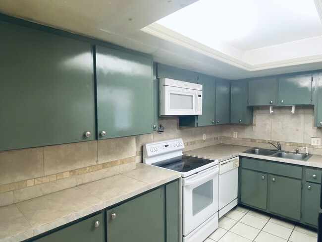 Unidad 1 - 521 NE 24th Pl