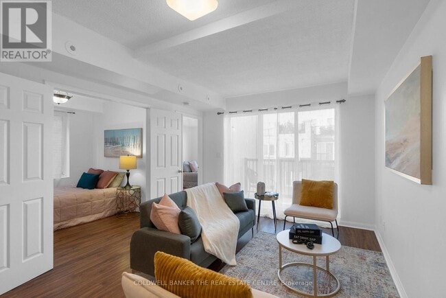 Photo - 3047 Finch Ave W