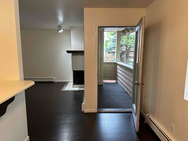 Photo - 1930 Congress Cir Unit 2