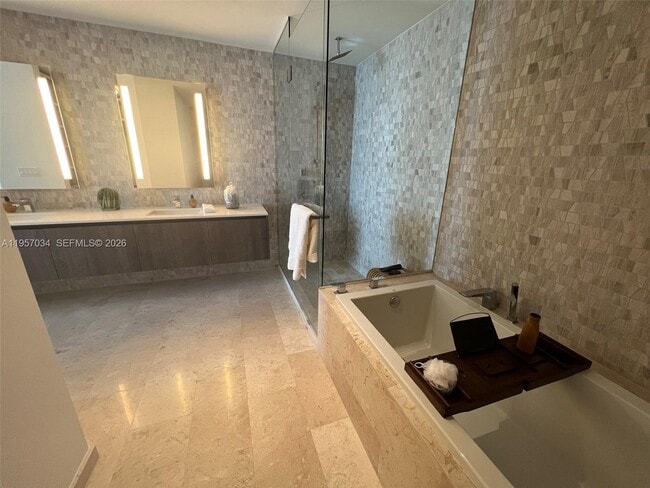 Photo - 88 SW 7th St Unidad 2404