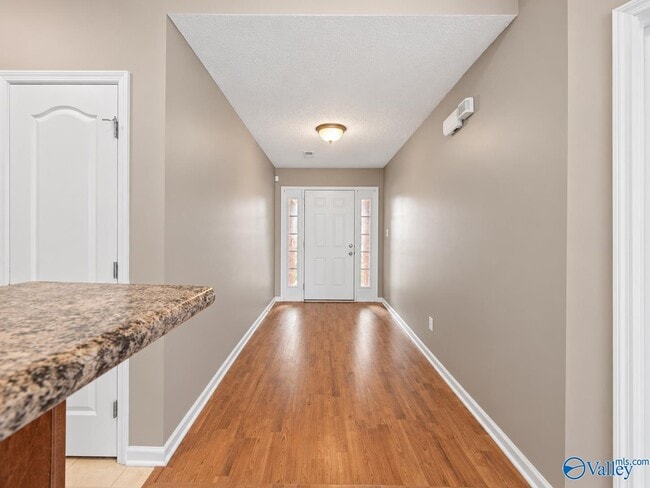 409 Summer Cove Cir NW