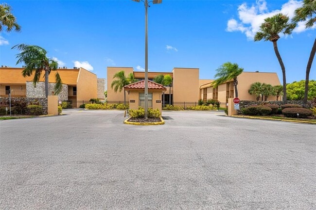 Photo - 5820 N Church Ave Unidad 346 Rental