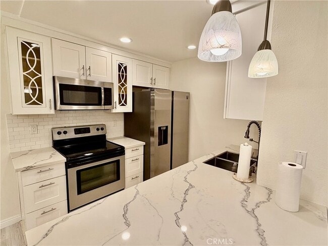 Photo - 28947 Thousand Oaks Blvd