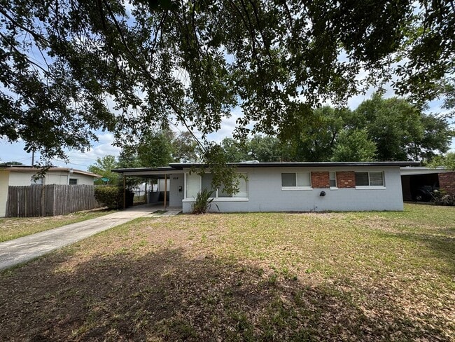 Building Photo - Charming 3 Bedroom 1.5 Bathroom POOL Home in Orlando!!