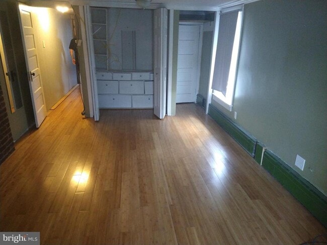 Photo - 634 E 4th St