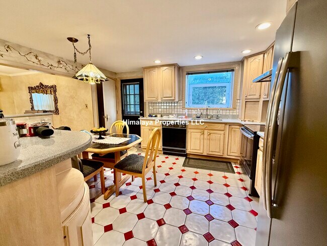 28 Maplewood St Unit 1