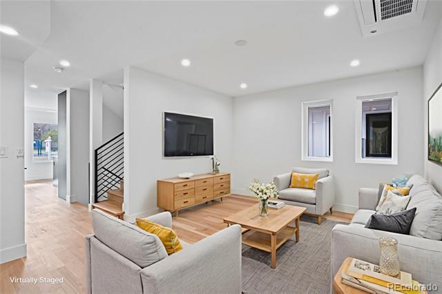 Building Photo - 2451 Lawrence St