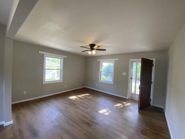 Photo - 717 Lunar Dr