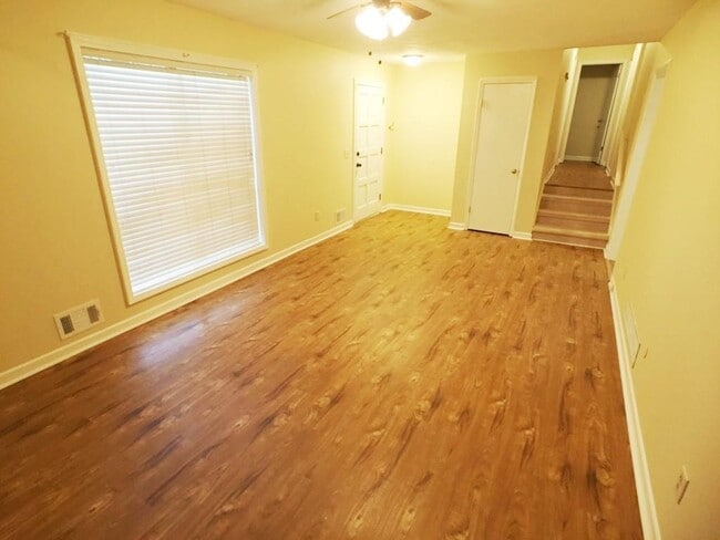 Photo - 5040 Woodland Dr NW