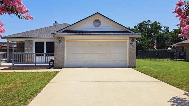 Photo - 804 Moon Glow Dr