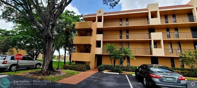 Building Photo - 6012 Coral Lake Dr Unit 112 Rental