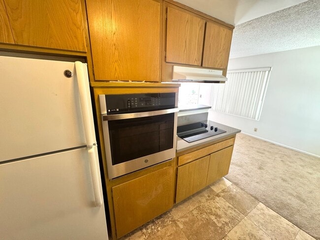 Photo - Upgraded Spacious and Bright Upstairs One Bedroom Unidad 609