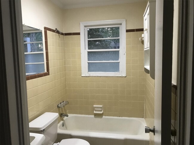 Photo - 1319 Greenview Dr