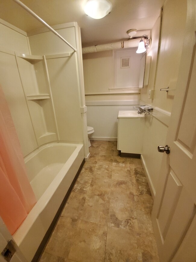 Photo - 105-107 N Quarry St Unidad 105-1