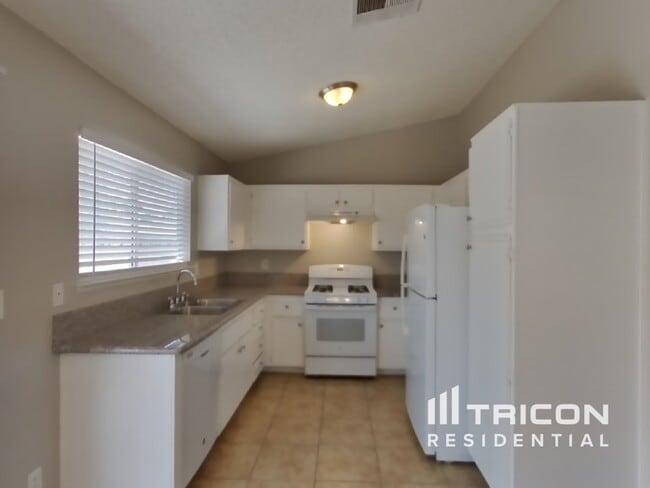 Photo - 1833 Ridgefield Dr