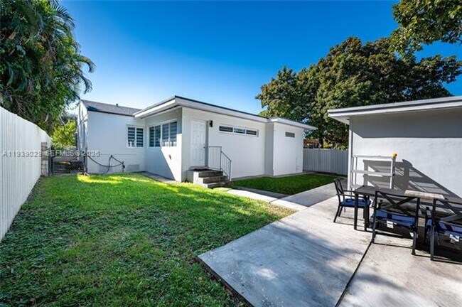 Photo - 3077 SW 5th St