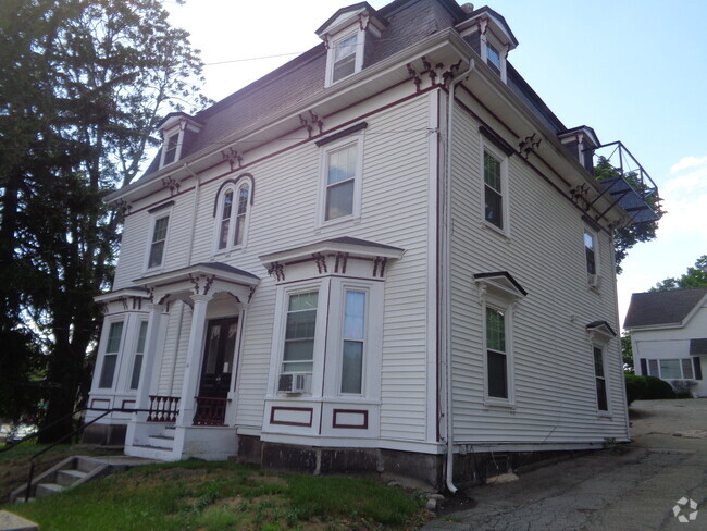 Building Photo - 14 Salem St Unit 1 Rental