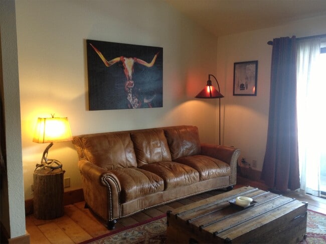 Building Photo - 355 W Deloney Ave