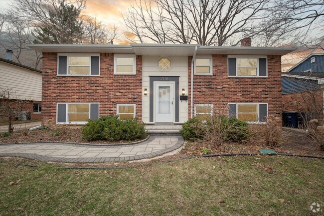 Building Photo - 2728 Yost Blvd Rental