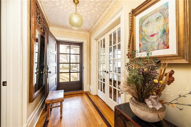 Photo - 870 Wellesley Dr NW