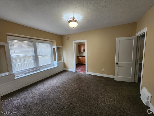 Building Photo - 1306 E 134th St Unit 1306 Rental
