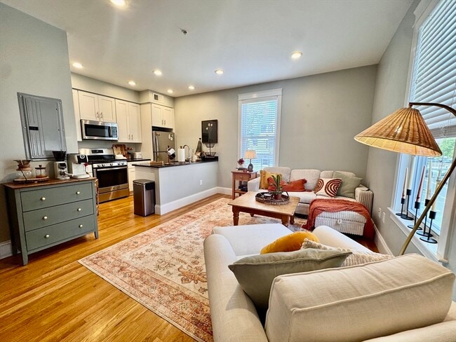 Building Photo - 405 S Huntington Ave Unit 2R