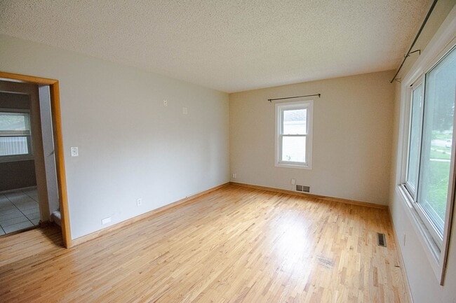 Photo - 3BR Home on Large Corner Lot – NW Rochester