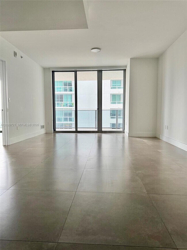 Photo - 488 NE 18th St Unidad 705