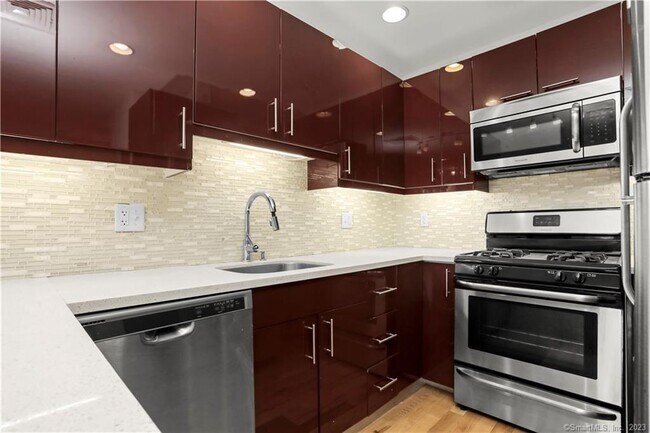 Photo - 550 Connecticut Ave