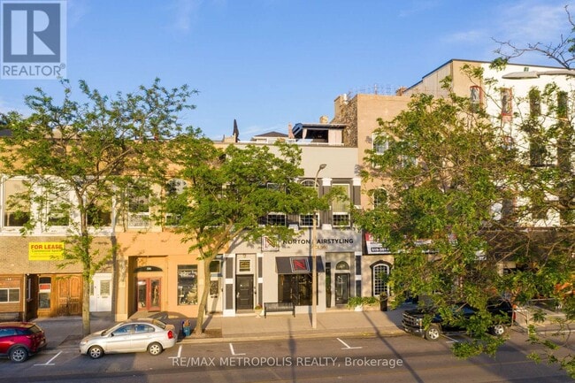 Photo - 182 Front St N