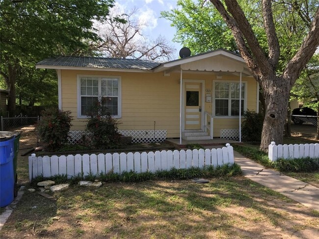 Building Photo - 803 Austin St Rental