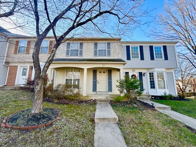 Spacious and bright 3BR/2.5BA townhouse wi... - Spacious and bright 3BR/2.5BA townhouse wi...