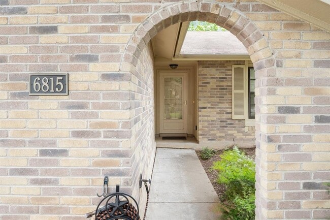 Photo - 6815 Side Saddle St