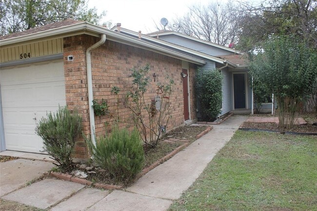Building Photo - 504 Sierra Cove