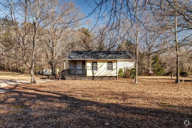 Building Photo - Colfax - Charming house with new flooring,...