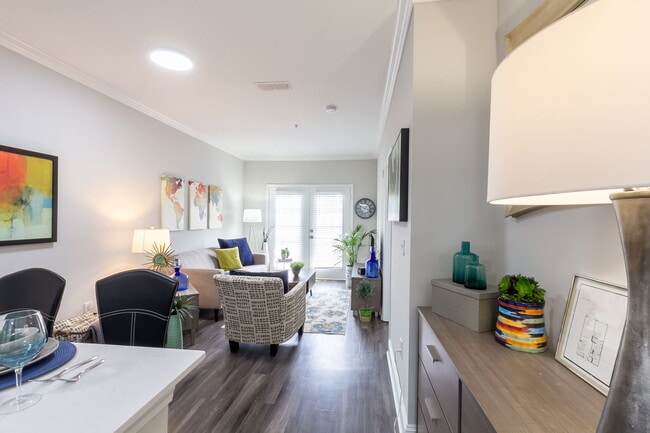 1BR, 1BA - 600 SF- Reno