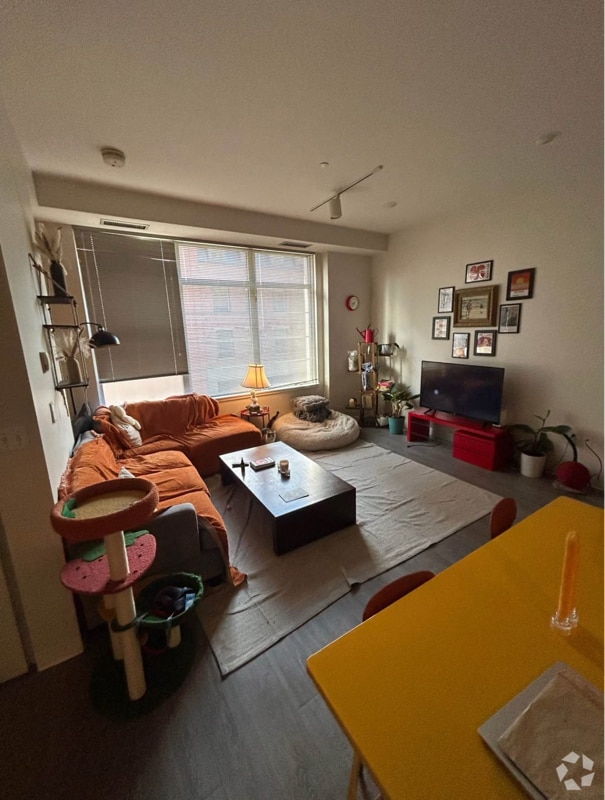Building Photo - 160 E Berkeley St Unit 2Bd 1Bd Rental