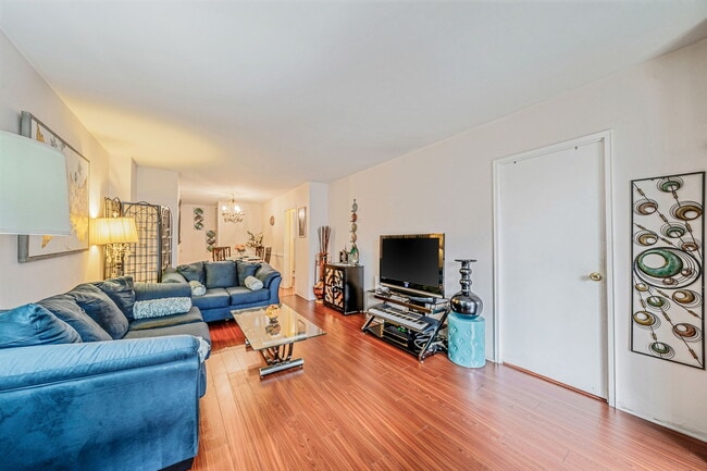Photo - 6125 97th St Unidad 2B