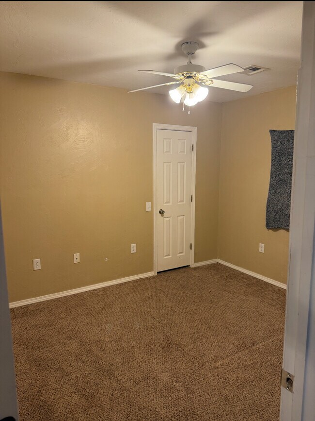 Photo - 302 E Washington St