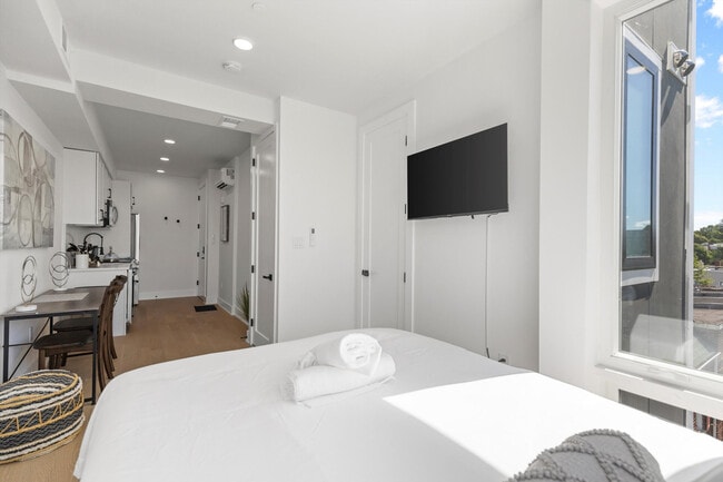 Photo - 1726 H St NE Unidad ID1037741P