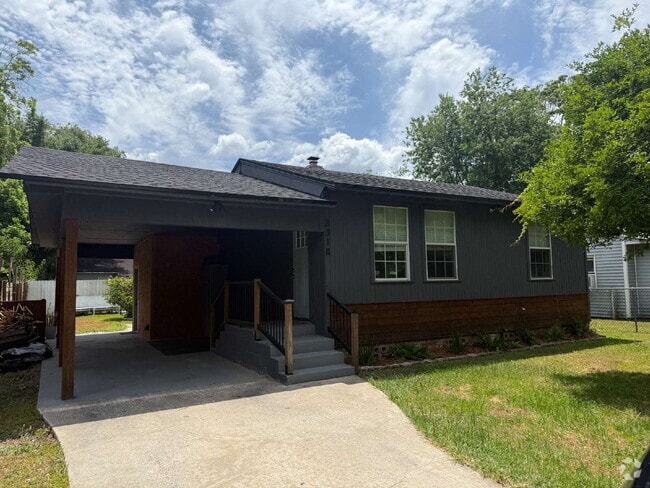 Building Photo - AVAILABLE EARLY JULY:  UPDATED 2 BEDROOM 1... Rental