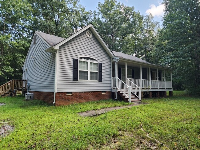 Building Photo - 3 Bedroom 2 Bath Brick Rancher in New Kent! Rental