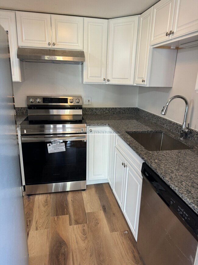 Building Photo - 231 Coolidge Ave Unit 414