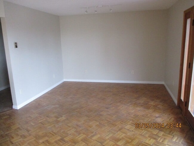 Photo - 2000 W Willis