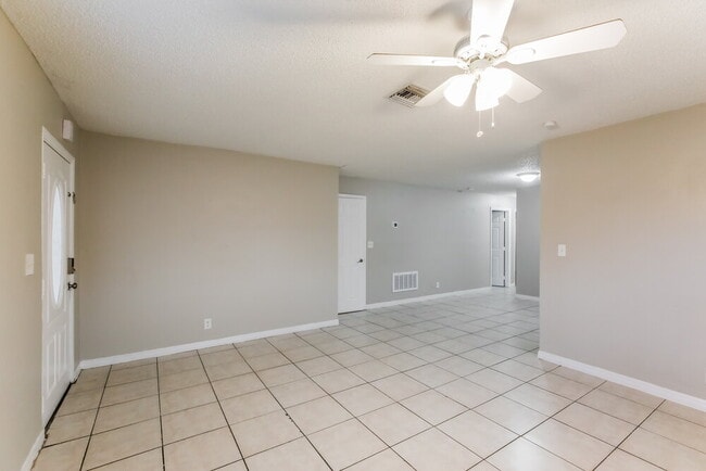Photo - 425 SW 74th Ave