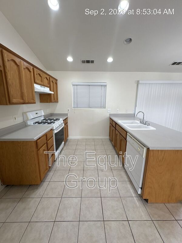 Photo - 3640 E Mineral King Ave