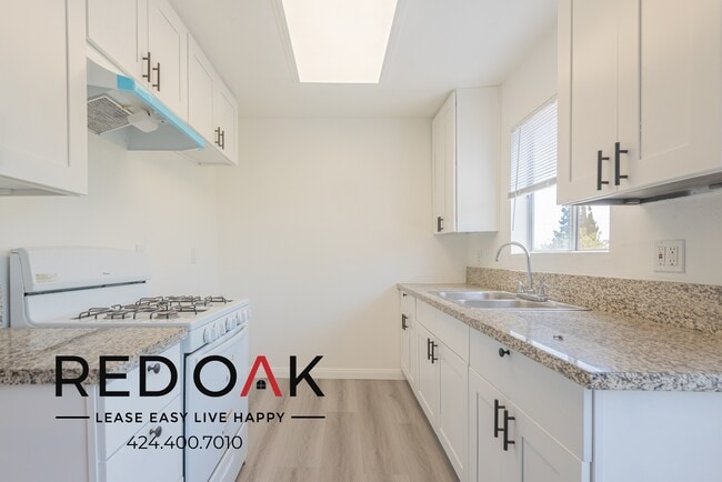 Photo - ~1 Month FREE + LOW DEPOSIT~ Charming, Sun... Unidad 10