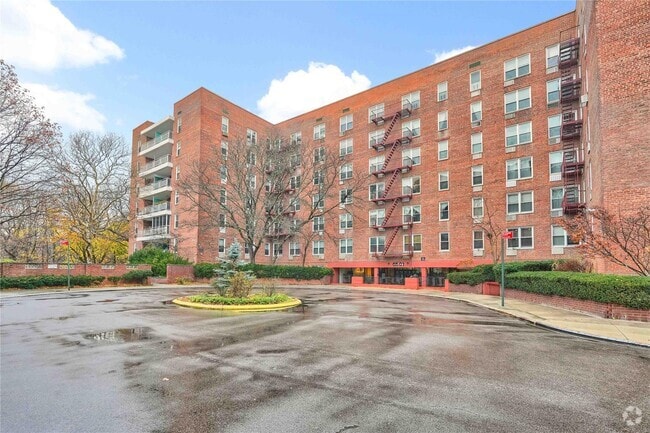 Building Photo - 66-01 Burns St Unit 2N Rental
