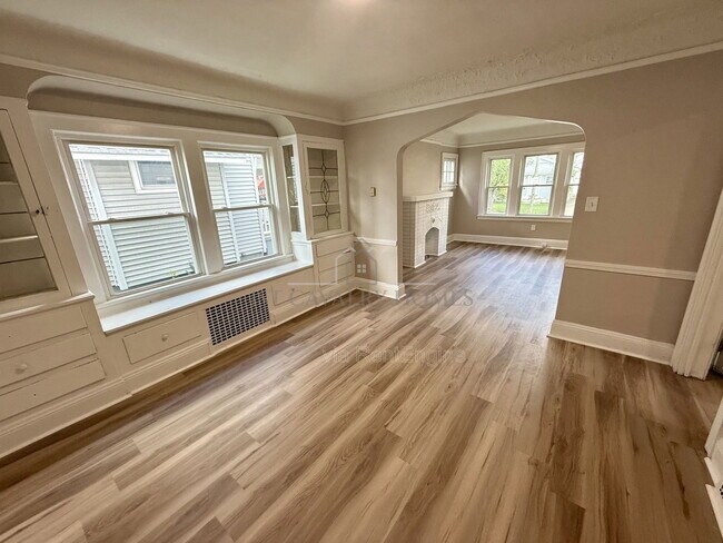 Photo - 656 Hammel St