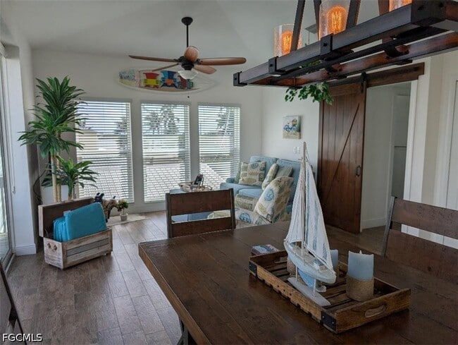 Photo - 2579 Third St
